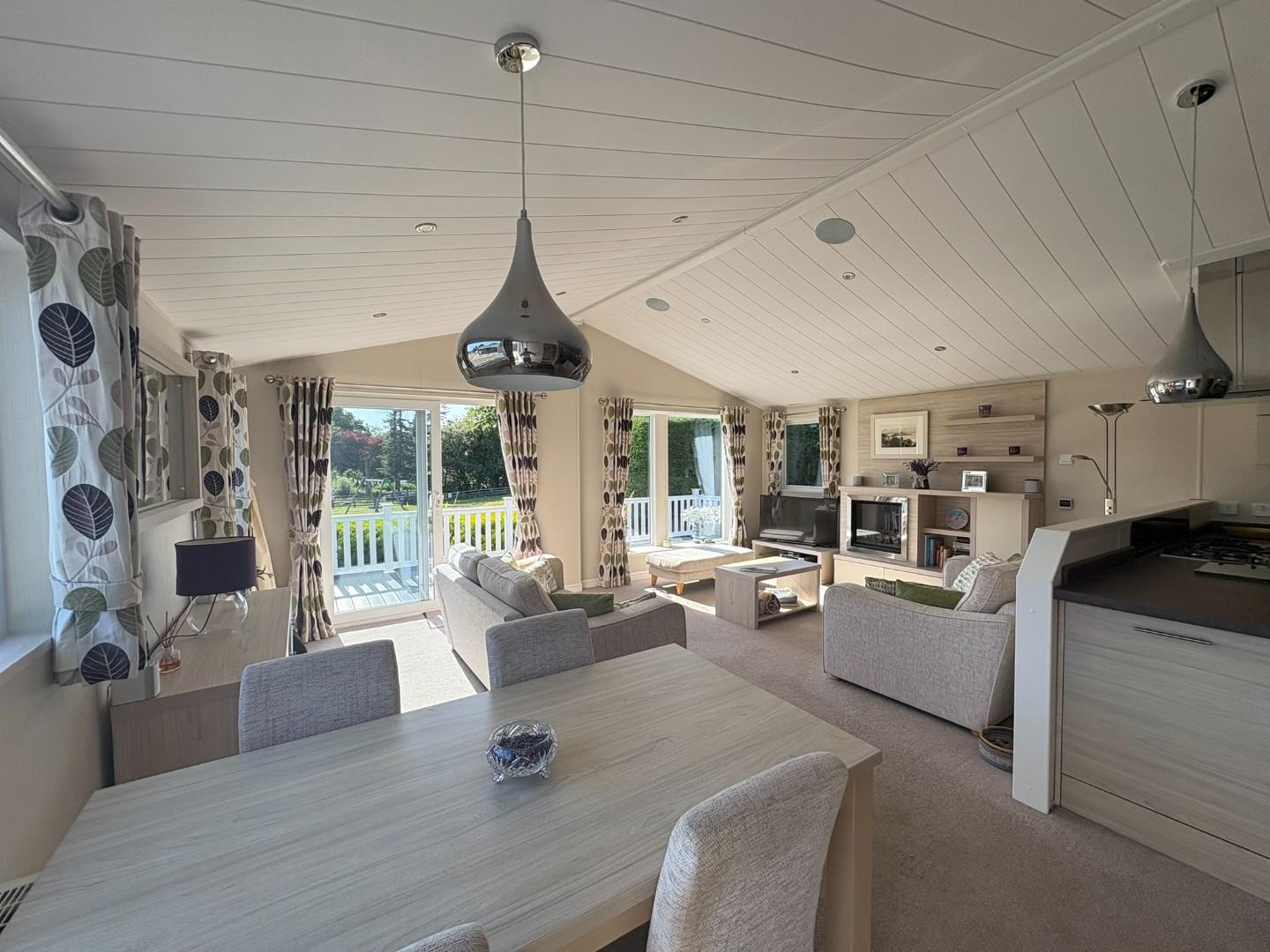 Open Plan Lounge Dining.JPEG